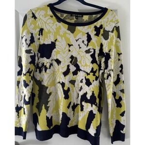 Cable and Gage Blue yellow white  Floral Sweater Size Medium Long Sleeve 259